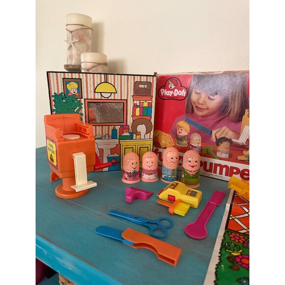 Vintage 1977 Play-Doh Fuzzy Pumper Barber Shop w/ Accessories & Original Box - Picture 2 of 10